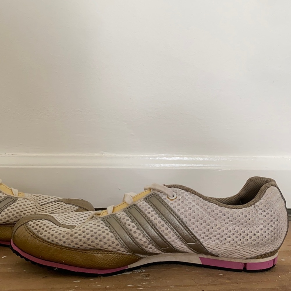 Adidas US 9.5 Tennis Shoes